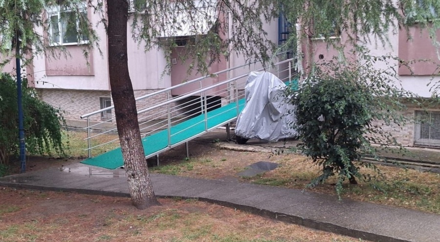 Rampadan düşen yaşlı adam yaşamını yitirdi