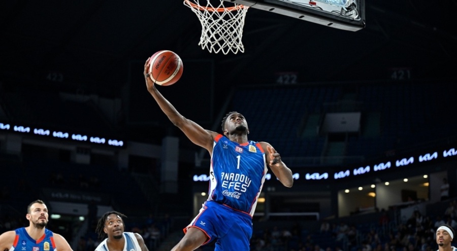 Anadolu Efes yeni sezona galibiyetle başladı