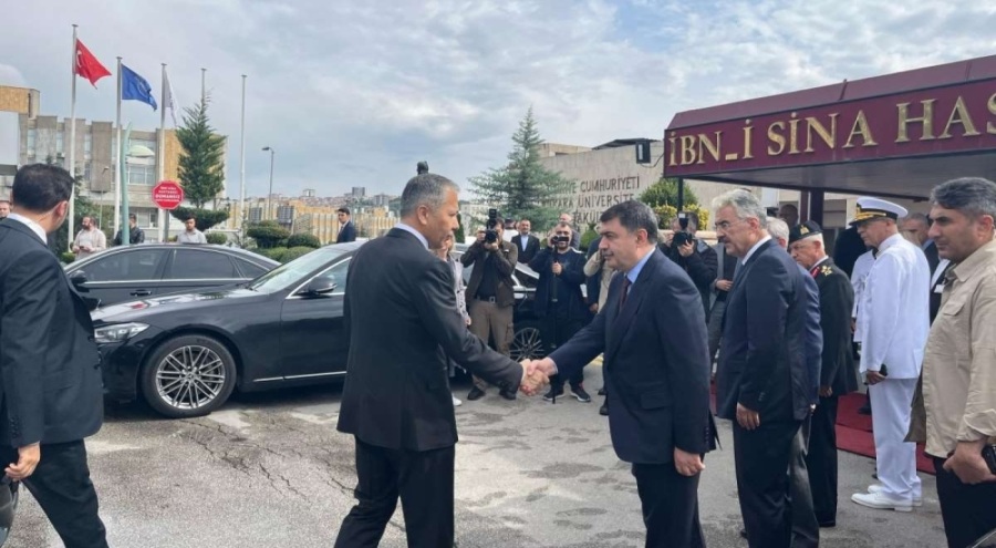 İçişleri Bakanı Yerlikaya ve MİT Başkanı Kalın'dan bombalı saldırıda yaralanan polislere ziyaret