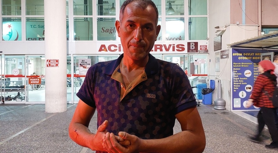 Çocuğunu sahipsiz köpeklerin saldırısından korumaya çalışırken yaralandı