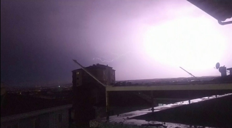 Hayvanlarını otlatıyordu: Yıldırım sonucu yaşamını yitirdi