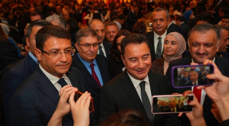Ali Babacan: Meclis'te çok acil grup kurma derdimiz yok