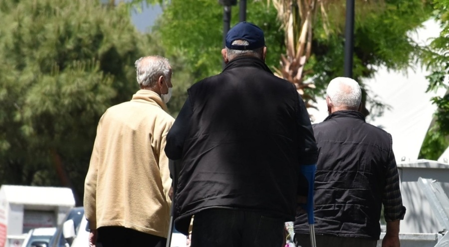 2050 yılında dünyada her 6 kişiden biri "yaşlı" olacak