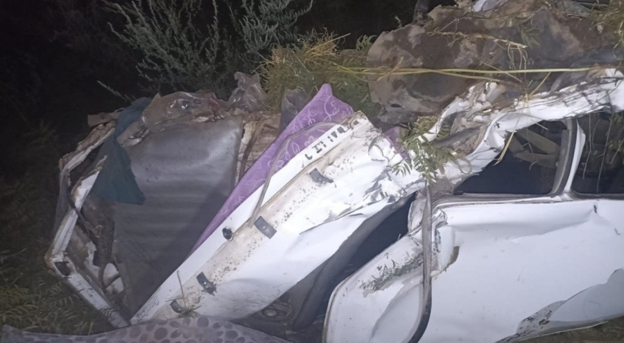 Diyarbakır'da otomobil ve tır çarpıştı: 3 yaralı