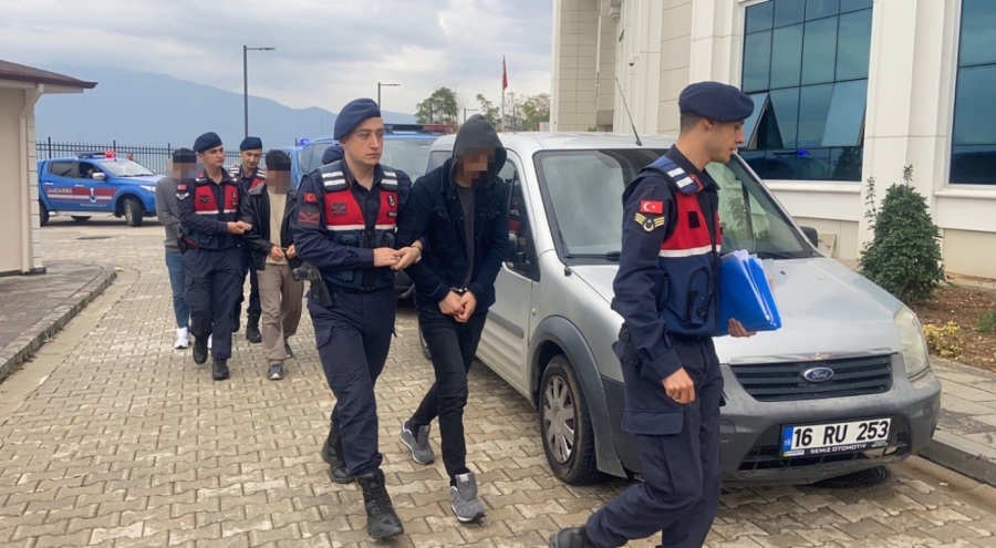 Bursa'da kiralık araçla ölüme neden olan sürücü ve ağabeyi adliyeye sevk edildi