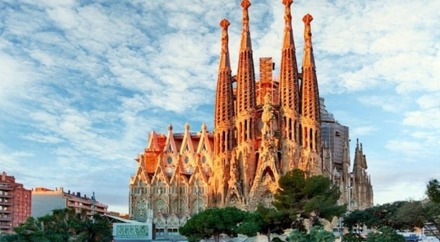 Sagrada Familia'nın kuleleri tamamlandı