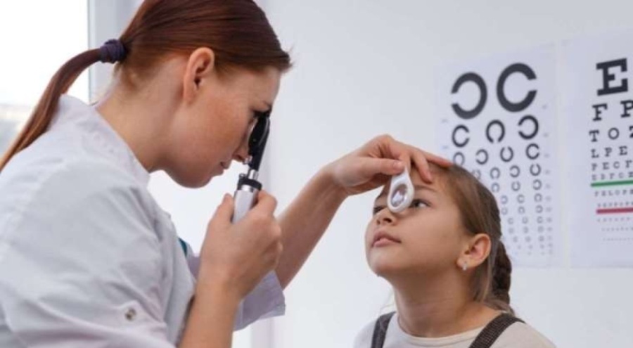 Ailelere uyarı: Çocuğunuz gözünü kısarak bakıyorsa göz rahatsızlığı olabilir