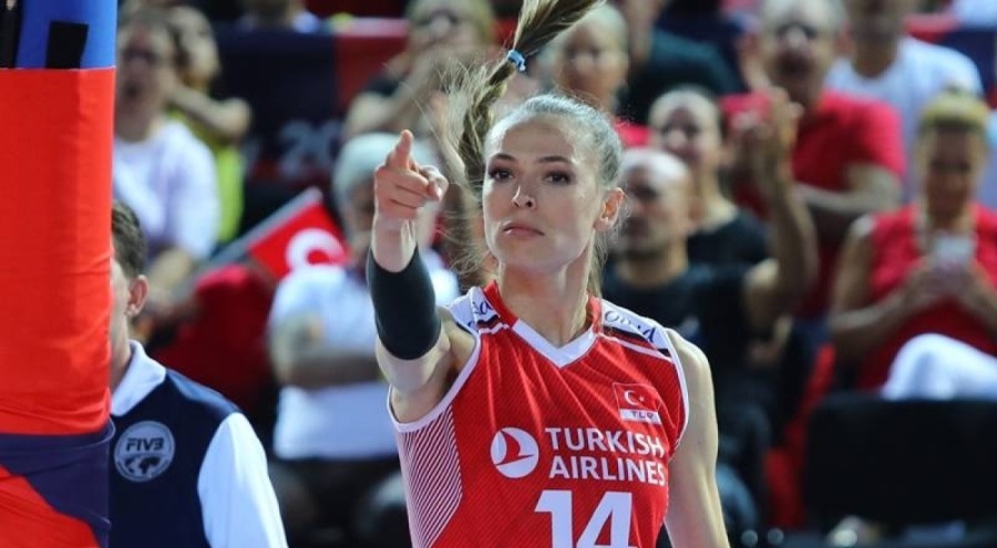 A Milli Kadın Voleybol Takımı'nın kaptanı Eda Erdem'in adı evinin olduğu sokağa verildi