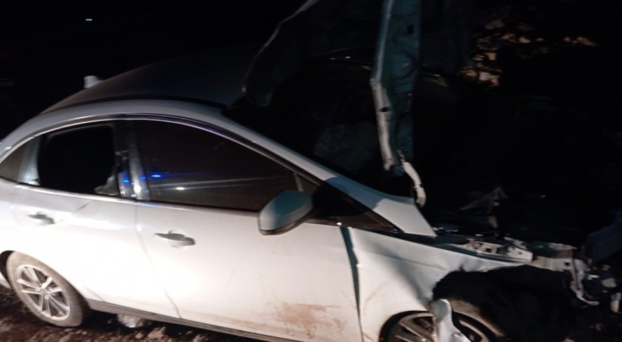 TIR'ın patlayan tekeri kazaya yol açtı: İki yaralı