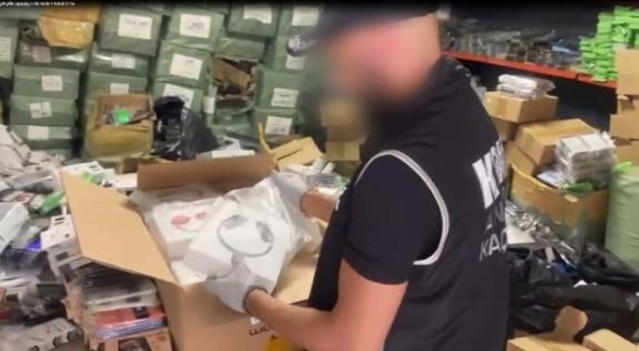 Kaçakçılık operasyonu sonucu 3,8 milyon TL değerinde kaçak ürün ele geçirildi