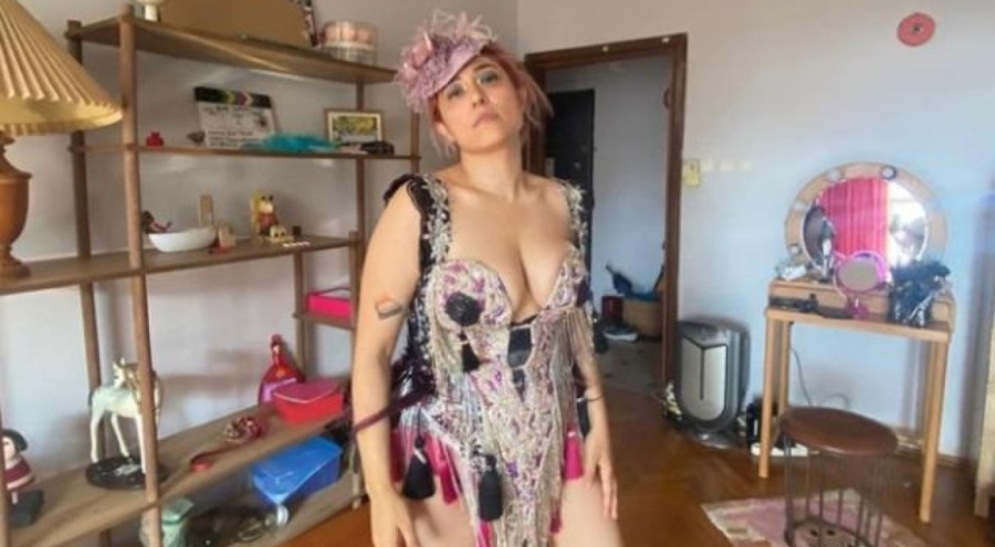 Ünlü şarkıcının çöpçatanlık sitesinde eş aradığı ortaya çıktı