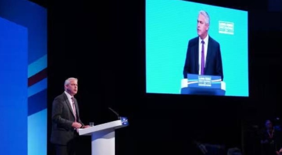 İngiltere'de transların sadece kadın ve erkeklerin kaldığı odalarda tedavi görmesi yasaklanacak