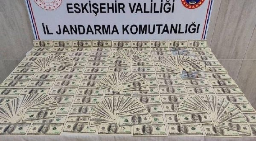 Baskın sırasında 406 adet sahte 100 dolar ele geçirildi! Tutuklandı