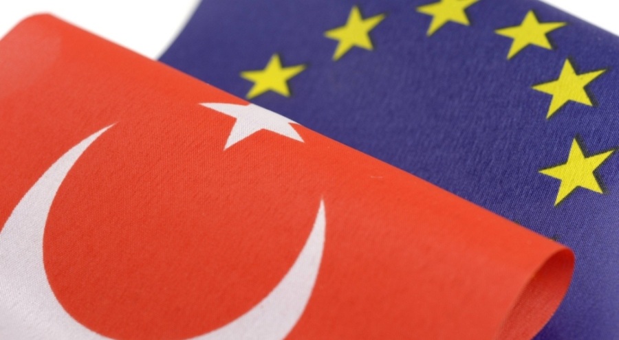 Uluslararası Siyasi Araştırmalar Merkezi bilimsel direktörü açıkladı: Türklere vize serbestisi ilk adım olabilir