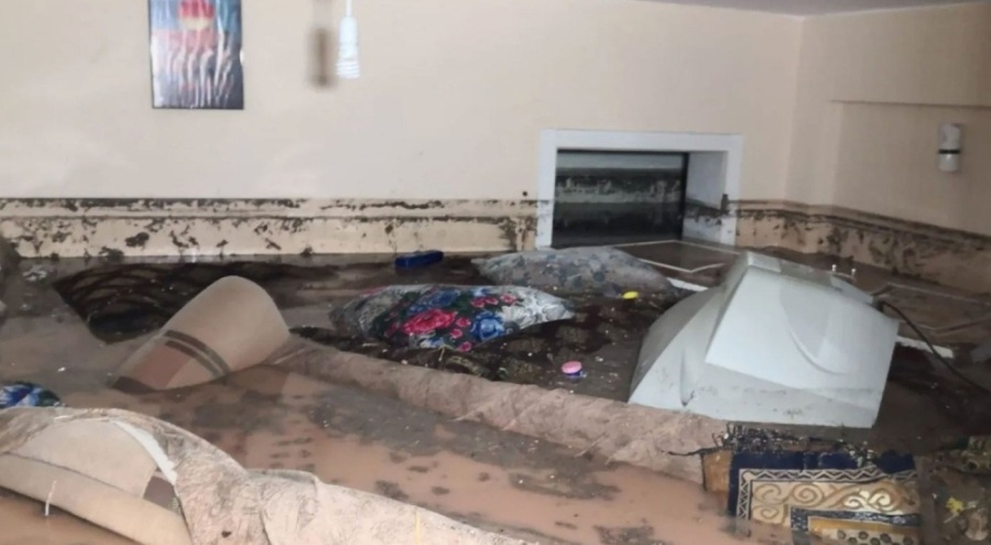 4 çocuğu sel suyundan kurtarılan aile, hem evsiz, hem eşyasız kaldı!