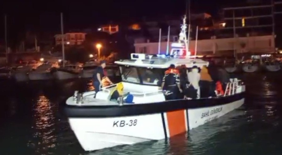 İzmir açıklarında 40 kaçak göçmen yakalandı