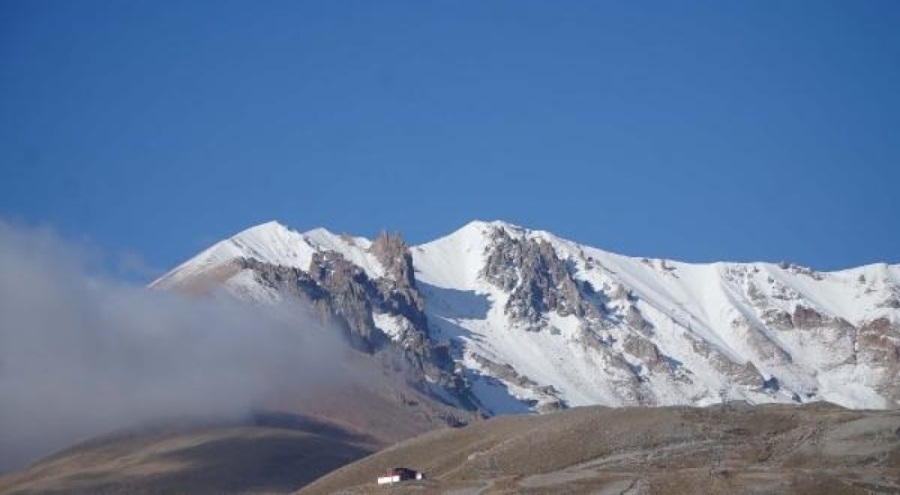 Erciyes'in zirvesi beyaza büründü