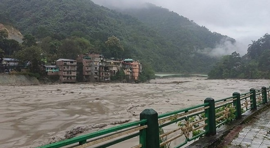 Hindistan'da sel nedeniyle 30 kişi kayboldu