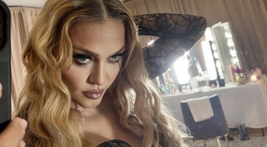 Madonna sahnelere dönüyor