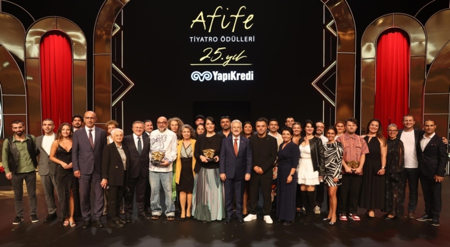 Tiyatronun en prestijli ödülü Nilüfer Kent Tiyatrosu'na