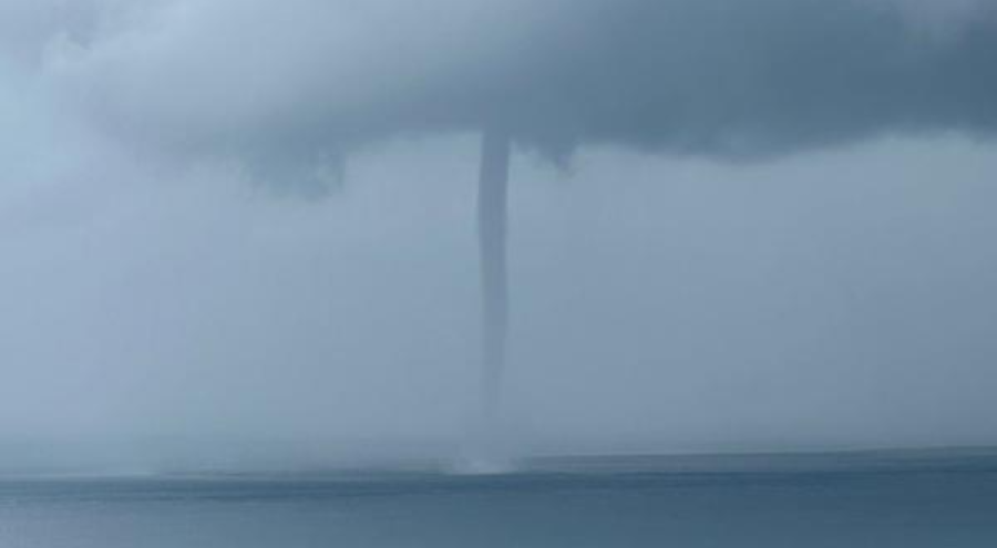 Van Gölü'nde hortum görüldü