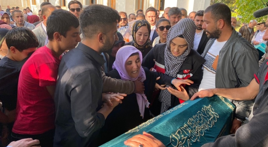 Sancaktepe'de inşaatta cansız bedenleri bulunan 3 çocuk toprağa verildi