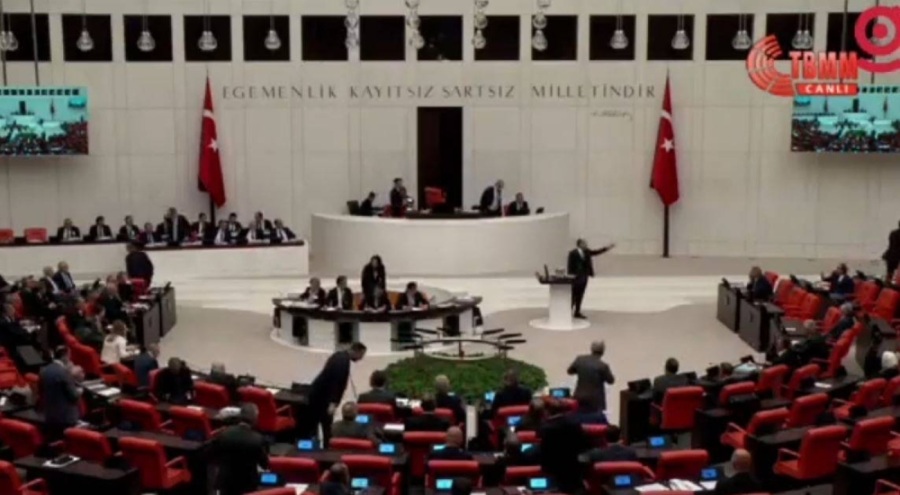 Emekli maaşlarıyla ilgili düzenleme AK Parti ve MHP'li vekillerin oylarıyla reddedildi!