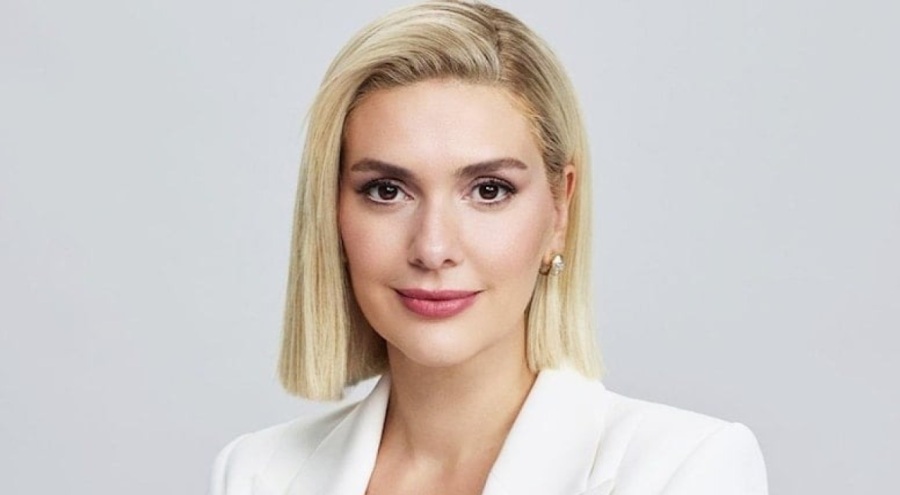 Bergüzar Korel fotoğrafını 'Arkadaşlar üzgünüm' diyerek paylaştı