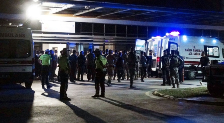 Suriye'de TSK üssüne saldırı: 5 polis ile 3 asker yaralandı