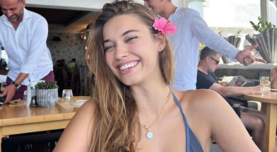 Afra Saraçoğlu'nun lansman tarzı beğenildi