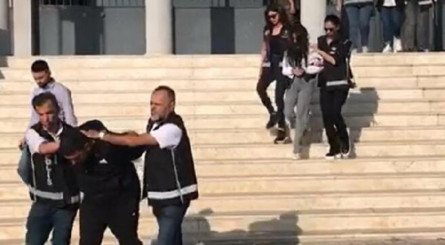 Otomobilde, ruhsatsız 199 tabanca ele geçirildi: Çok sayıda gözaltı