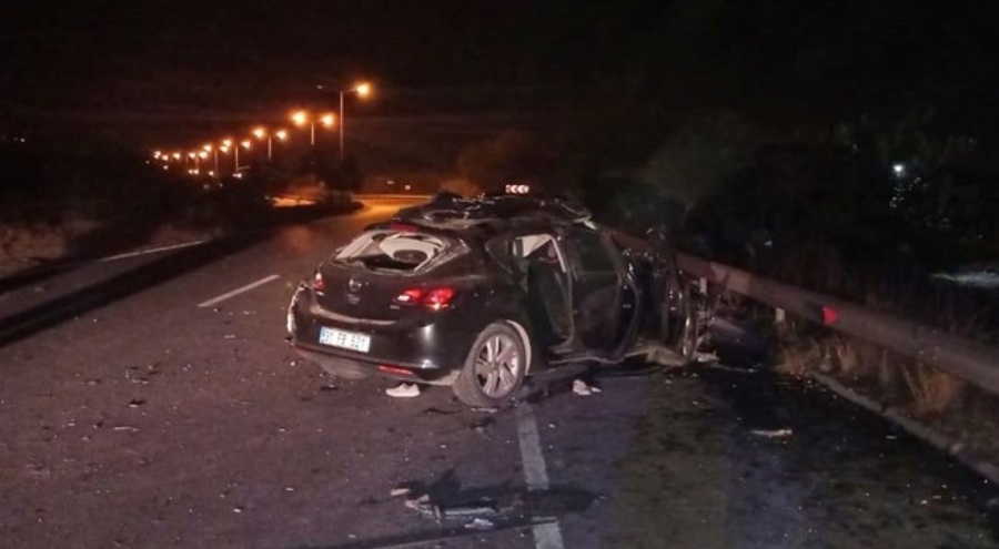 Hatay'da kamyonet ile otomobil çarpıştı