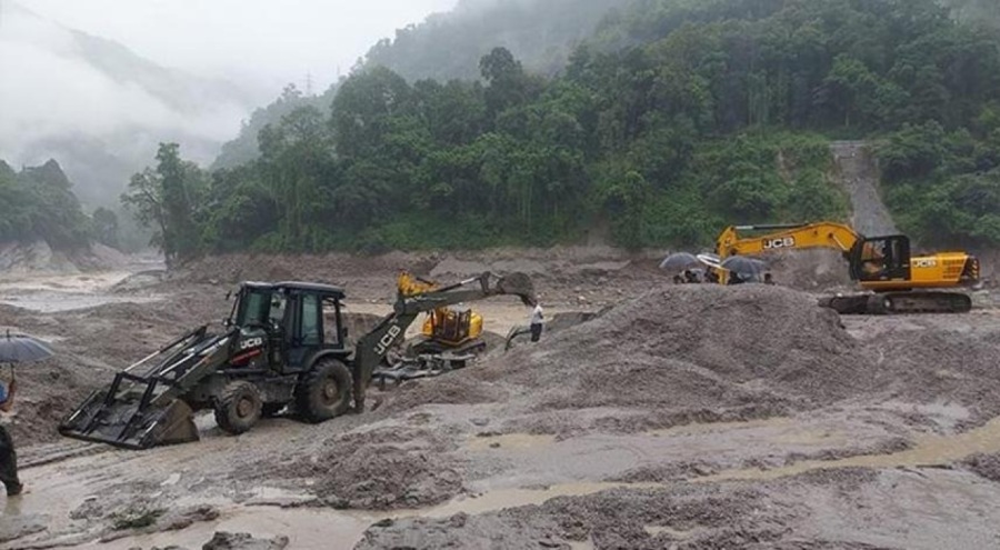 Hindistan'da selde 40 kişi öldü