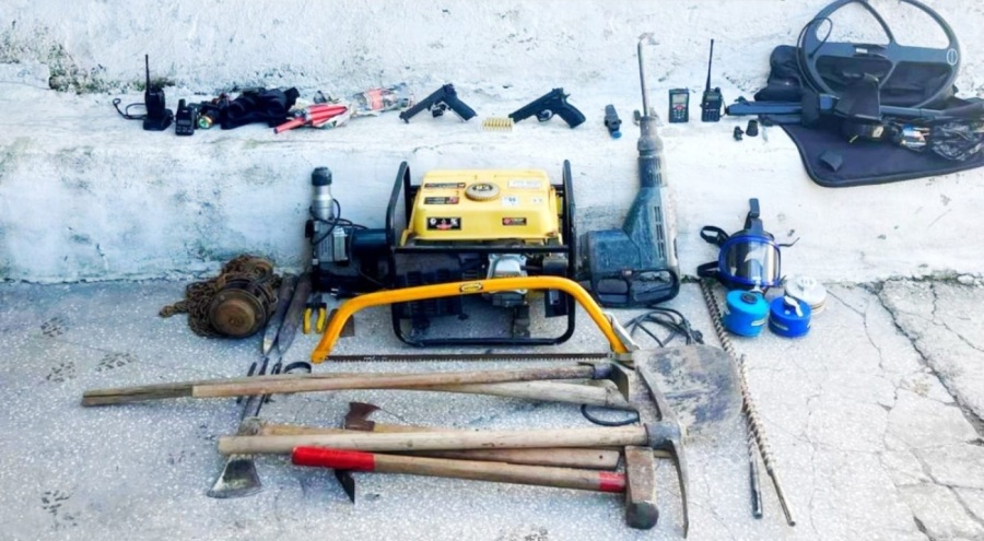 Kaçak kazı operasyonunda 12 şüpheli suçüstü yakalandı