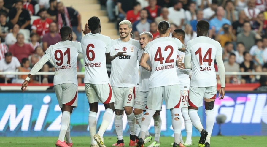Galatasaray Antalyaspor'u 2-0 yendi