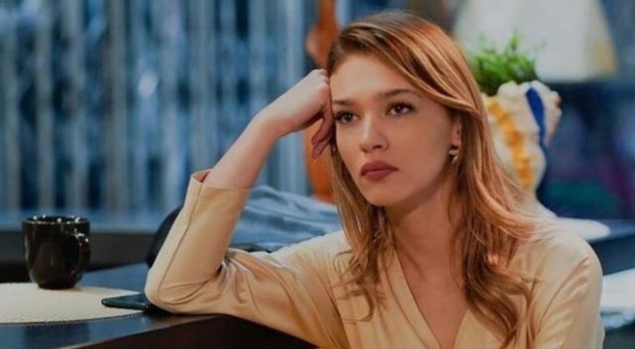 Melisa Döngel poz vermek için şekilden şekile girdi