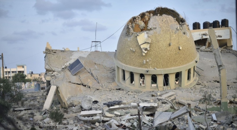 İsrail, Gazze'deki El-Emin Muhammed Camisi'ni vurdu