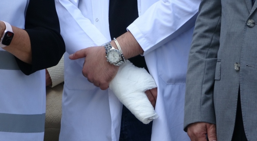 Hasta yakınları tarafından saldırıya uğramıştı: 'Kemiklerim kırıldı'