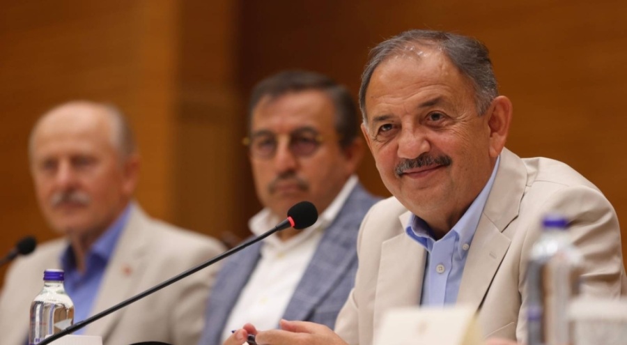 Bakan Özhaseki: Deprem bölgesinde konutları en kısa sürede teslim edeceğiz