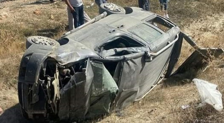 Antalya'da araç şarampole devrildi: 2 yaralı