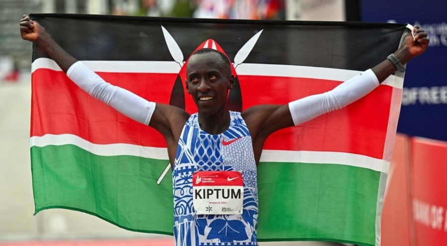 Kenyalı koşucu Kelvin Kiptum, erkekler maratonunda dünya rekoru kırdı