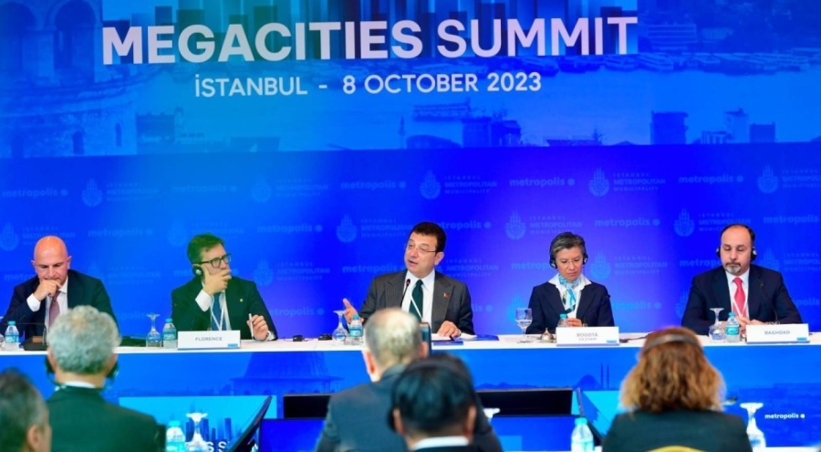 İmamoğlu: Rotayı geleceğe yönlendirmek bizim sorumluluğumuz