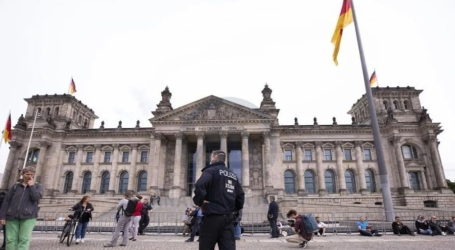 Almanya'da kritik seçim! Almanya Başbakanı Scholz'un partisi kan kaybetti