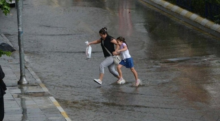 Meteoroloji'den sağanak yağmur ve fırtına uyarısı!
