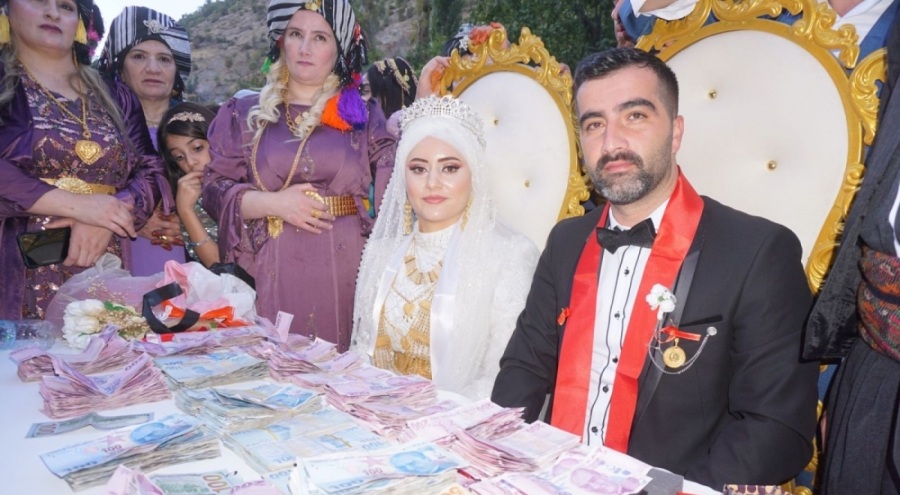 Şırnak'ta aşiret düğününde 4.5 milyon takı takıldı