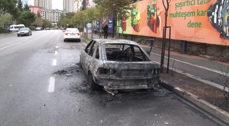 İstanbul'da otomobil küle döndü!