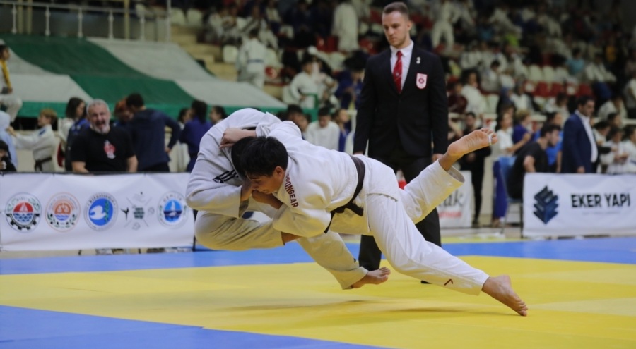 Gemlik, Cumhuriyet'in 100. yılı iller arası yıldızlar judo turnuvasına ev sahipliği yaptı