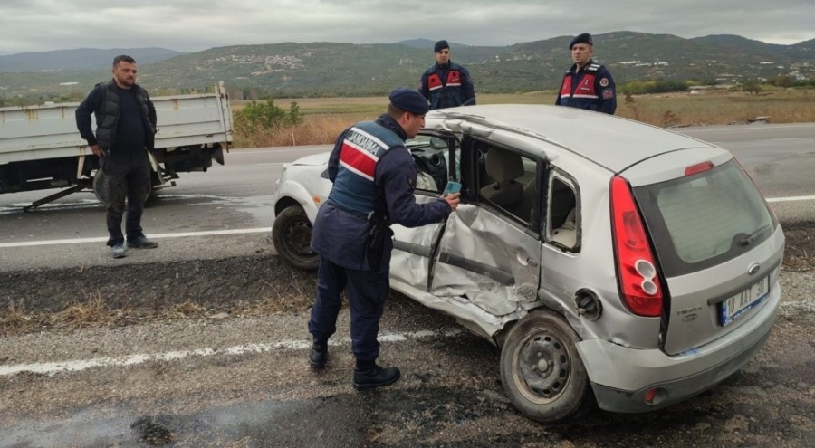 Erdek'te trafik kazasında 1 kişi yaralandı