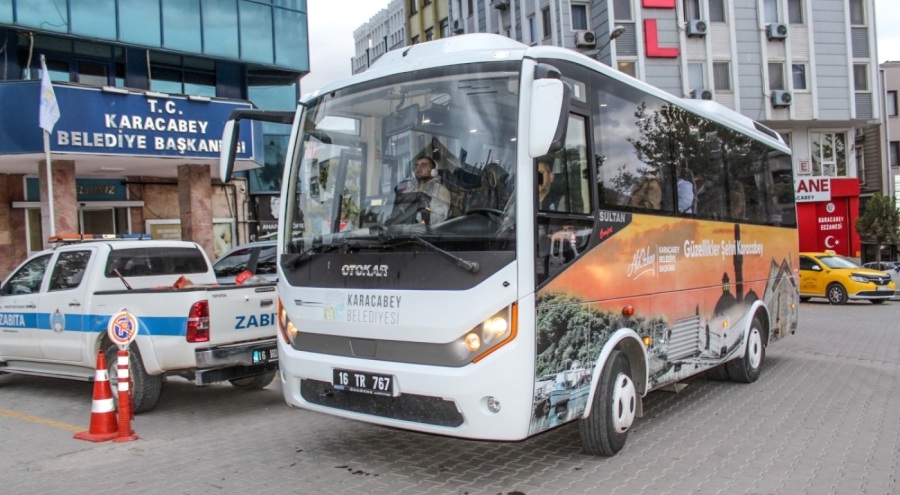 Karacabey Belediyesi'nden öğrencilere ücretsiz ulaşım desteği