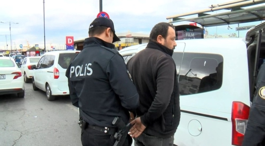 Hakkında yakalama kararı bulunan taksici denetimde kıskıvrak yakalandı